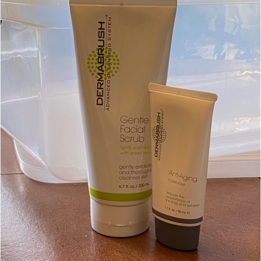 Dermabrush Facial Scrub & Anti-Aging Moisturizer